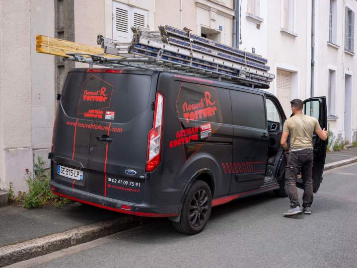 Couvreur intervenant Avrillé